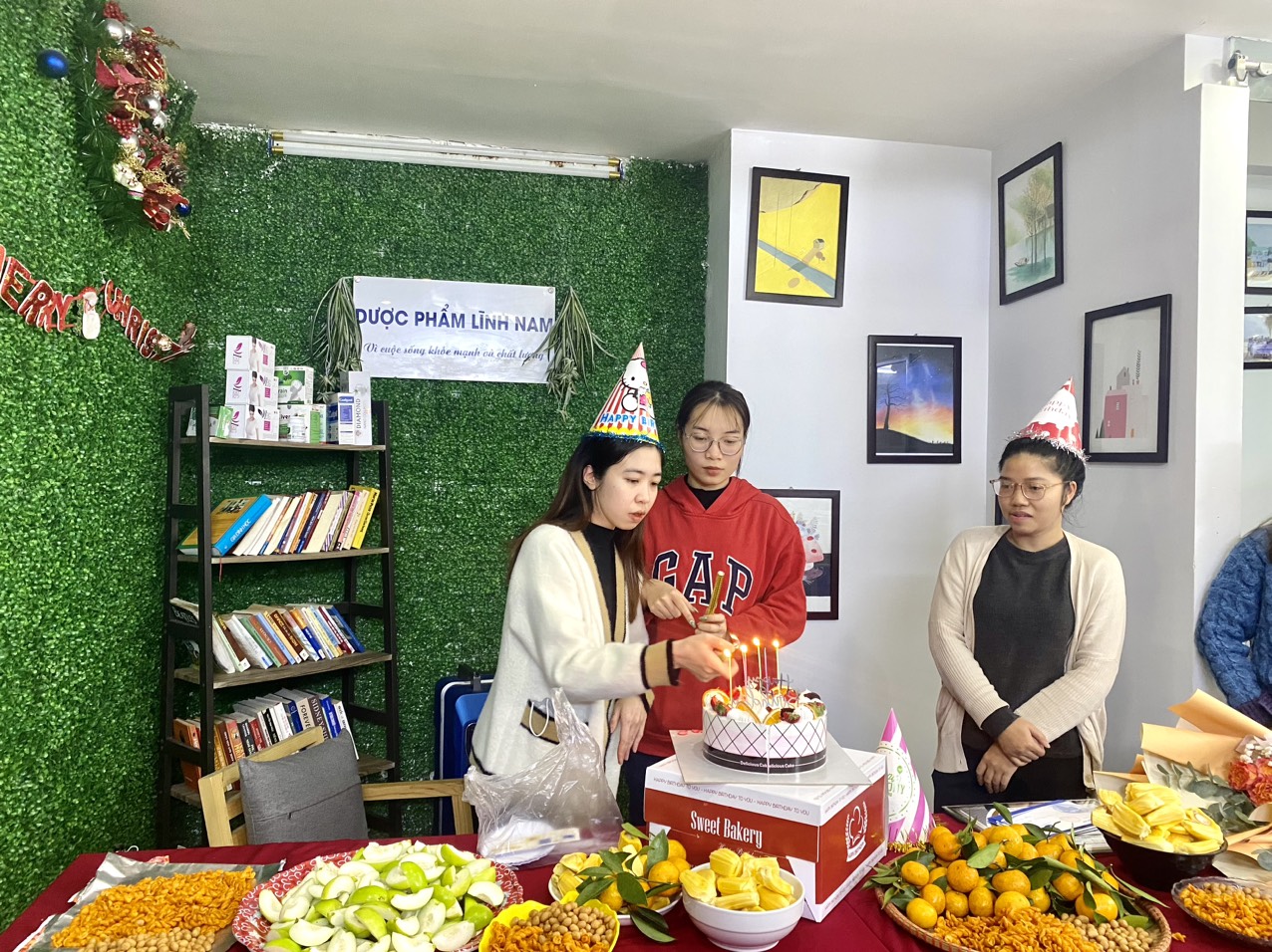 Dược phẩm Lĩnh Nam tổ chức tiệc sinh nhật tháng 2 cho cán bộ nhân viên